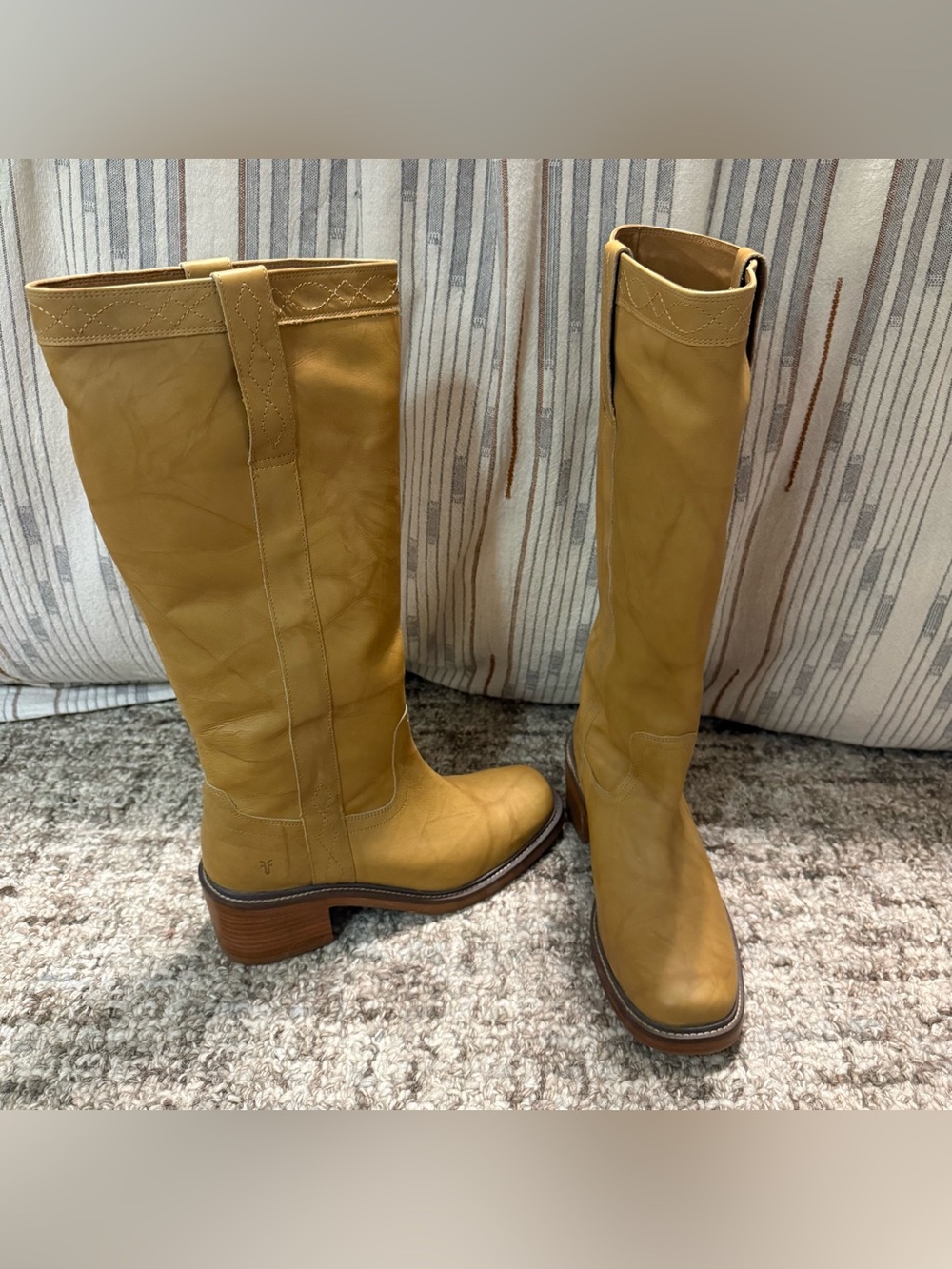 Frye Kate pull on boots